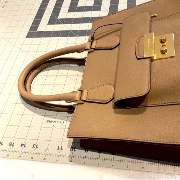 Michael Kors Camel Leather Purse 👜 - Picture 11 of 11